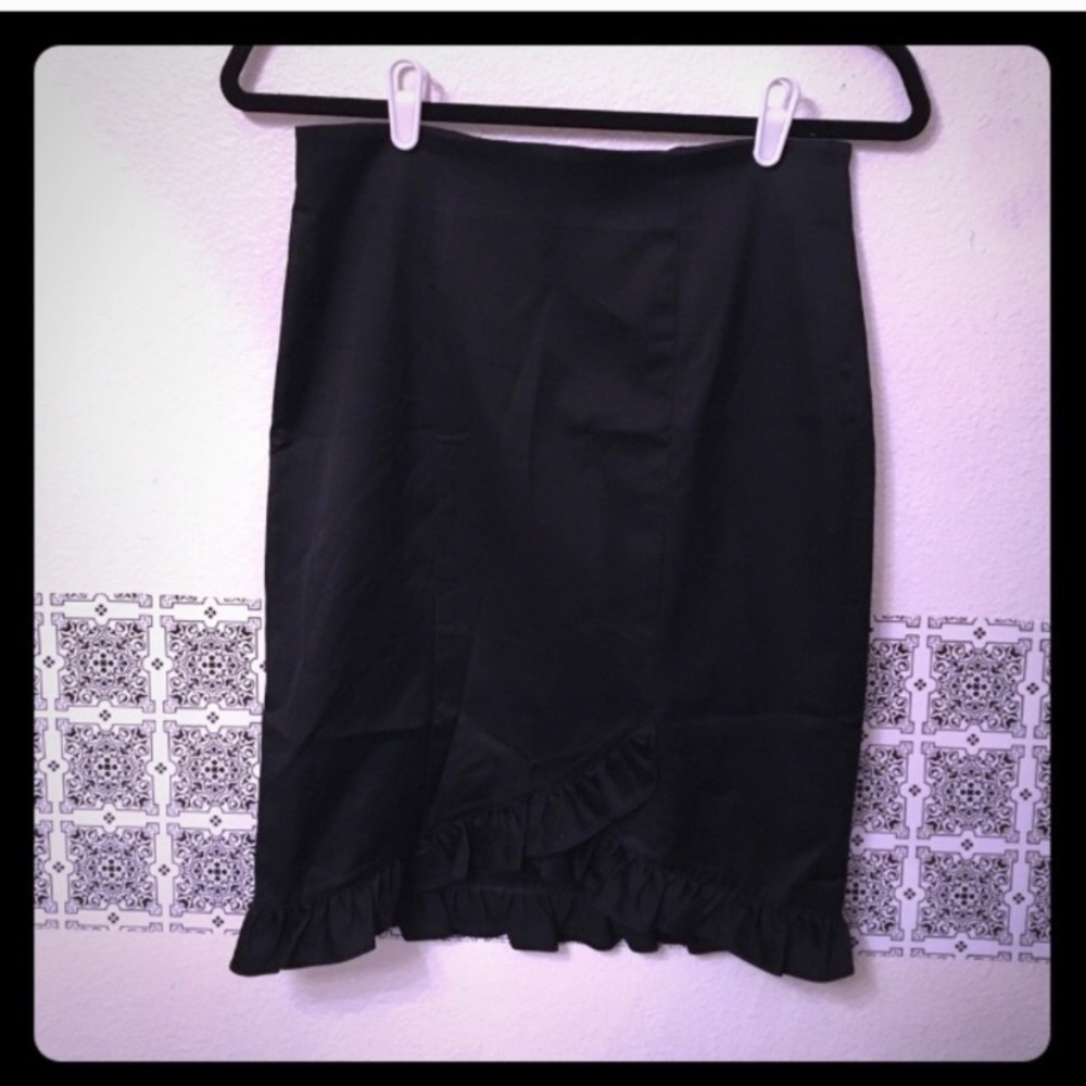 Retl$159 Sm Sexy Bebe skirt with asymmetrical front 💜